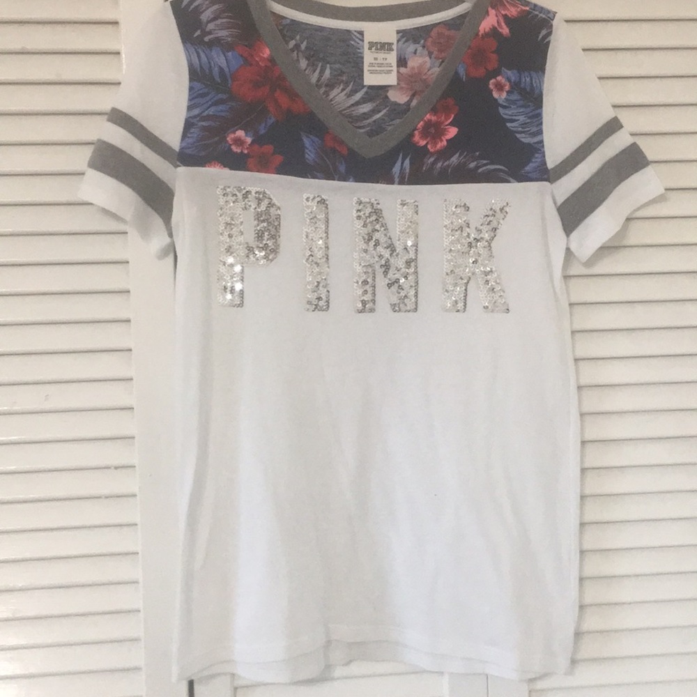 V-neck T-shirt